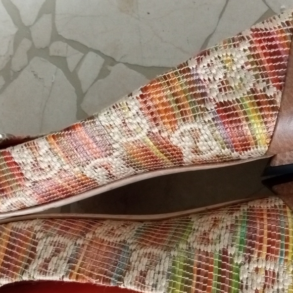 Gucci Round Toe Raffia Leather Horsebit Flats - Picture 6 of 13